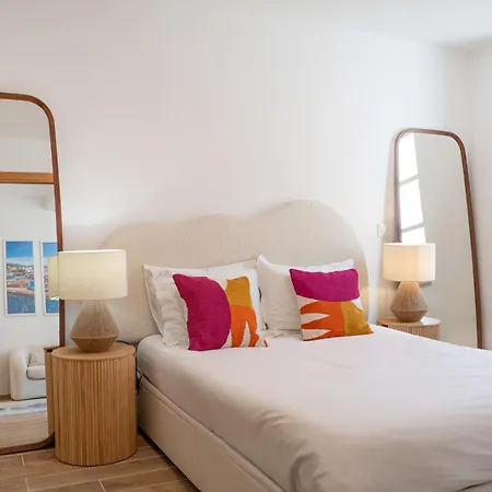 L'escale Tropezienne Rue Des Commercants 2e Saint Tropez