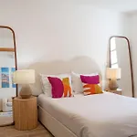 L'escale Tropezienne Rue Des Commercants 2e Saint Tropez