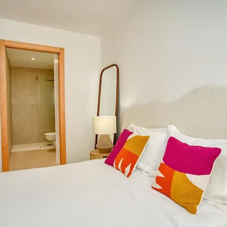 L'escale Tropezienne Rue Des Commercants 2e * Saint-Tropez