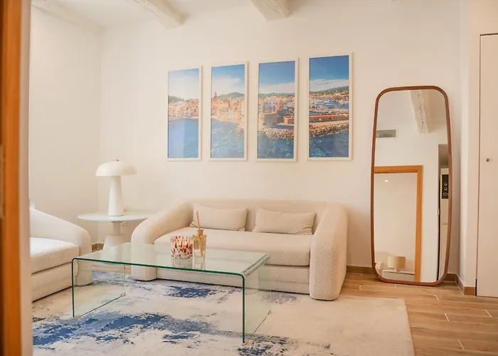 L'escale Tropezienne Rue Des Commercants 2e * Saint Tropez