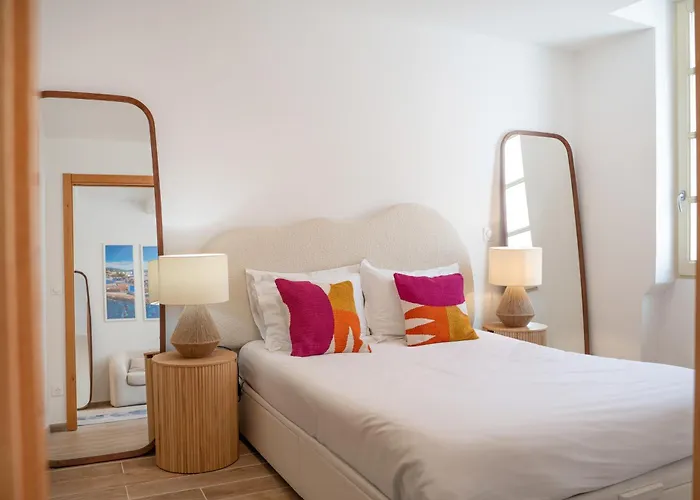 L'escale Tropezienne Rue Des Commercants 2e Saint Tropez