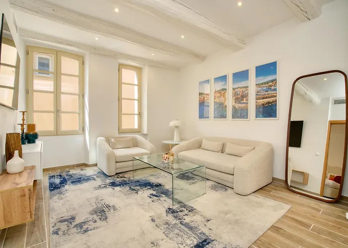 L'escale Tropezienne Rue Des Commercants 2e Saint Tropez